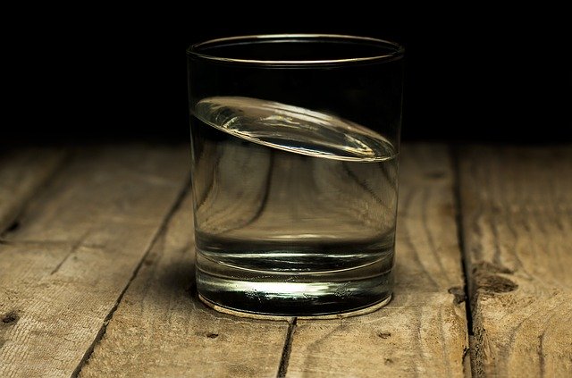 Glas Wasser: Hilft beinm Abnehmen ohne zu hungern